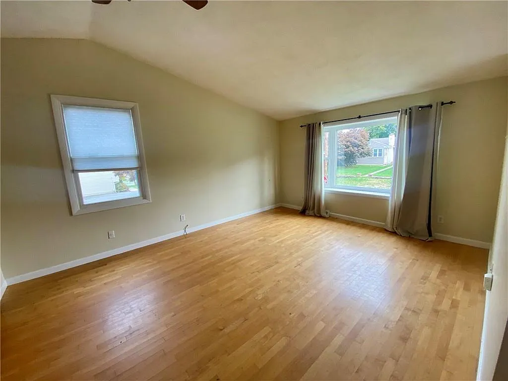 3 bed, 2.0 bath, 1714 sqft, $3,200 — Photo 2