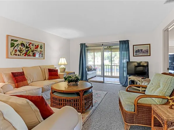 300 Valley Stream DR #A10, NAPLES, FL 34113