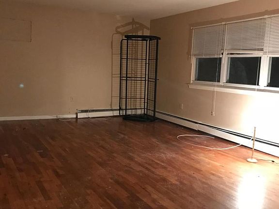 5th image of 107 Lewis St #2