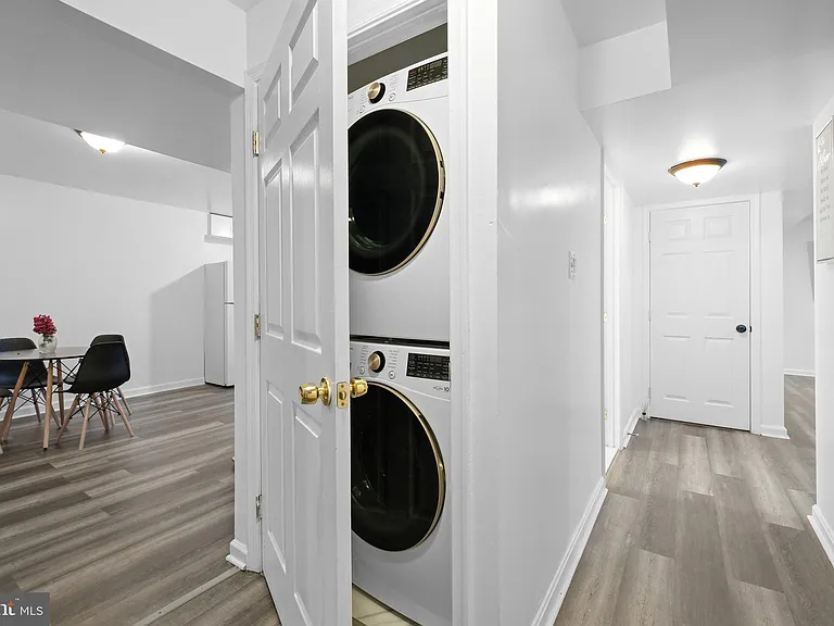 11810 Tregiovo Pl — Photo 32