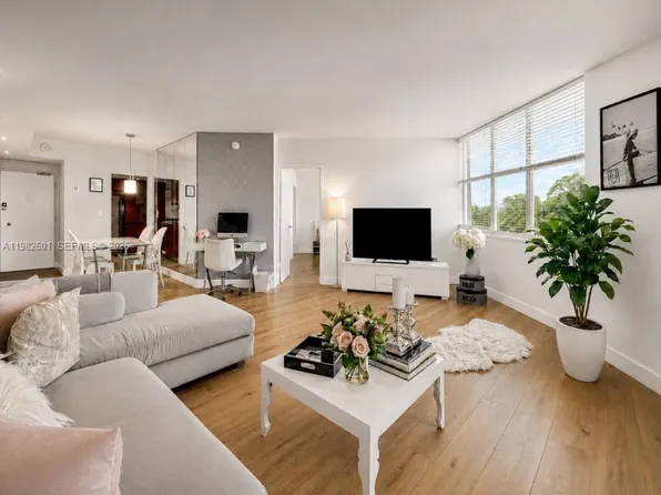 801 Brickell Bay Dr, Miami, FL