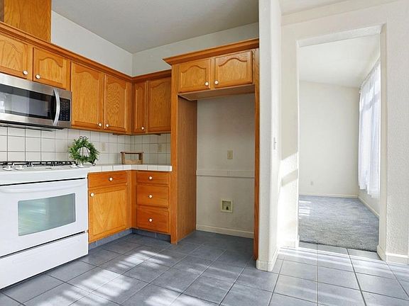 5th image of 3134 Ginkgo Ct