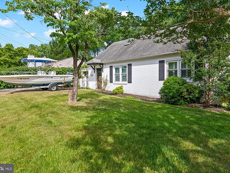 214 Sumner Rd — Photo 34