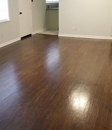 3rd image of 2305 Kingsdale Dr
