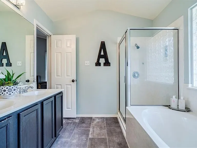 1202 Cardigan St — Photo 12