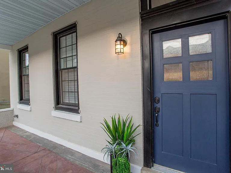 327 Wood St — Photo 3