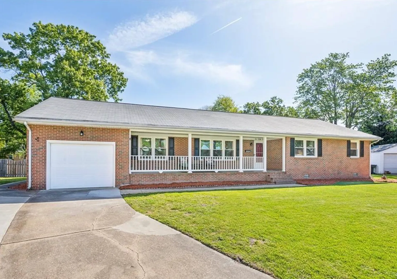3 bed, 3.5 bath, 2155 sqft, $3,100 — Photo 2