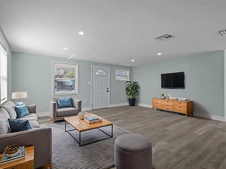 1682 Wilmar Ave — Photo 4