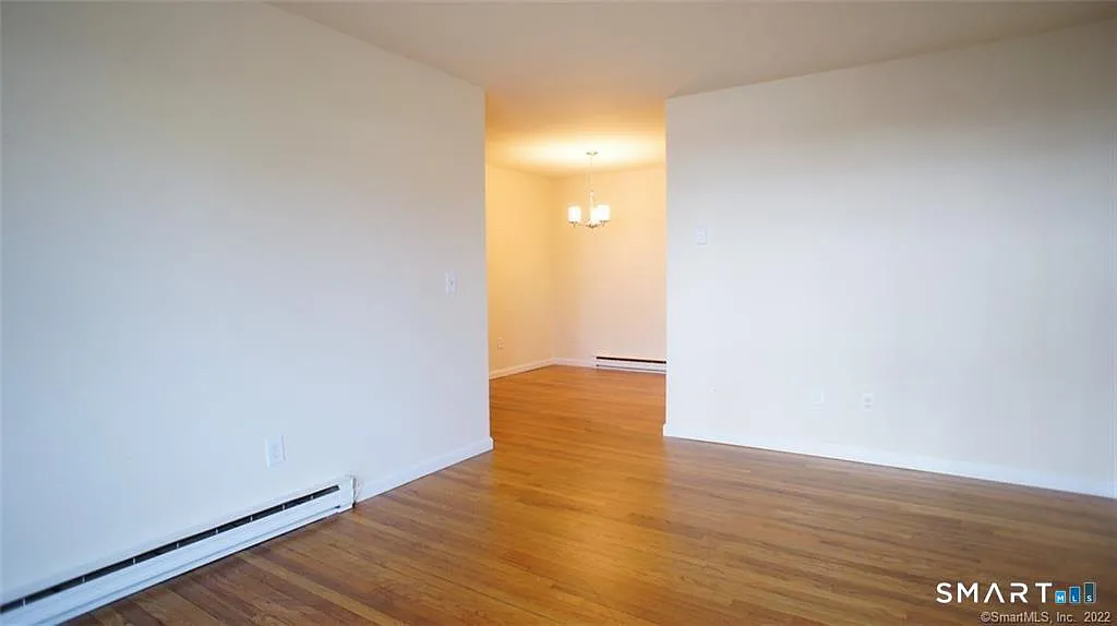 2 bed, 1.0 bath, 900 sqft, $2,295 — Photo 3