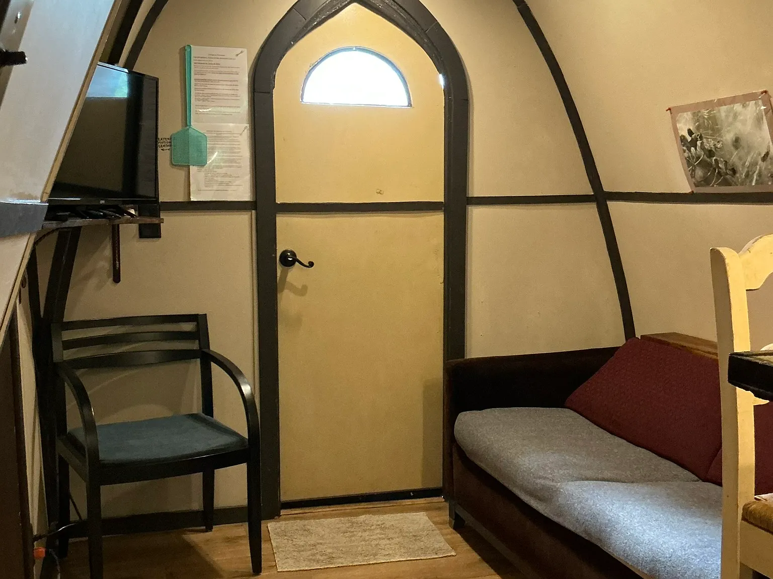1 bed, 300 sqft, $1,300 — Photo 2