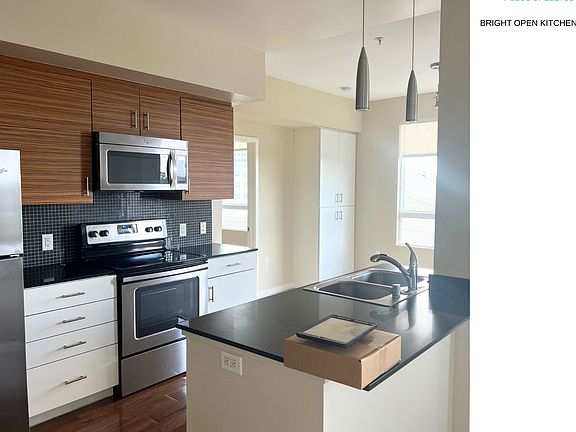 4th image of 728 S Sycamore Ave #296