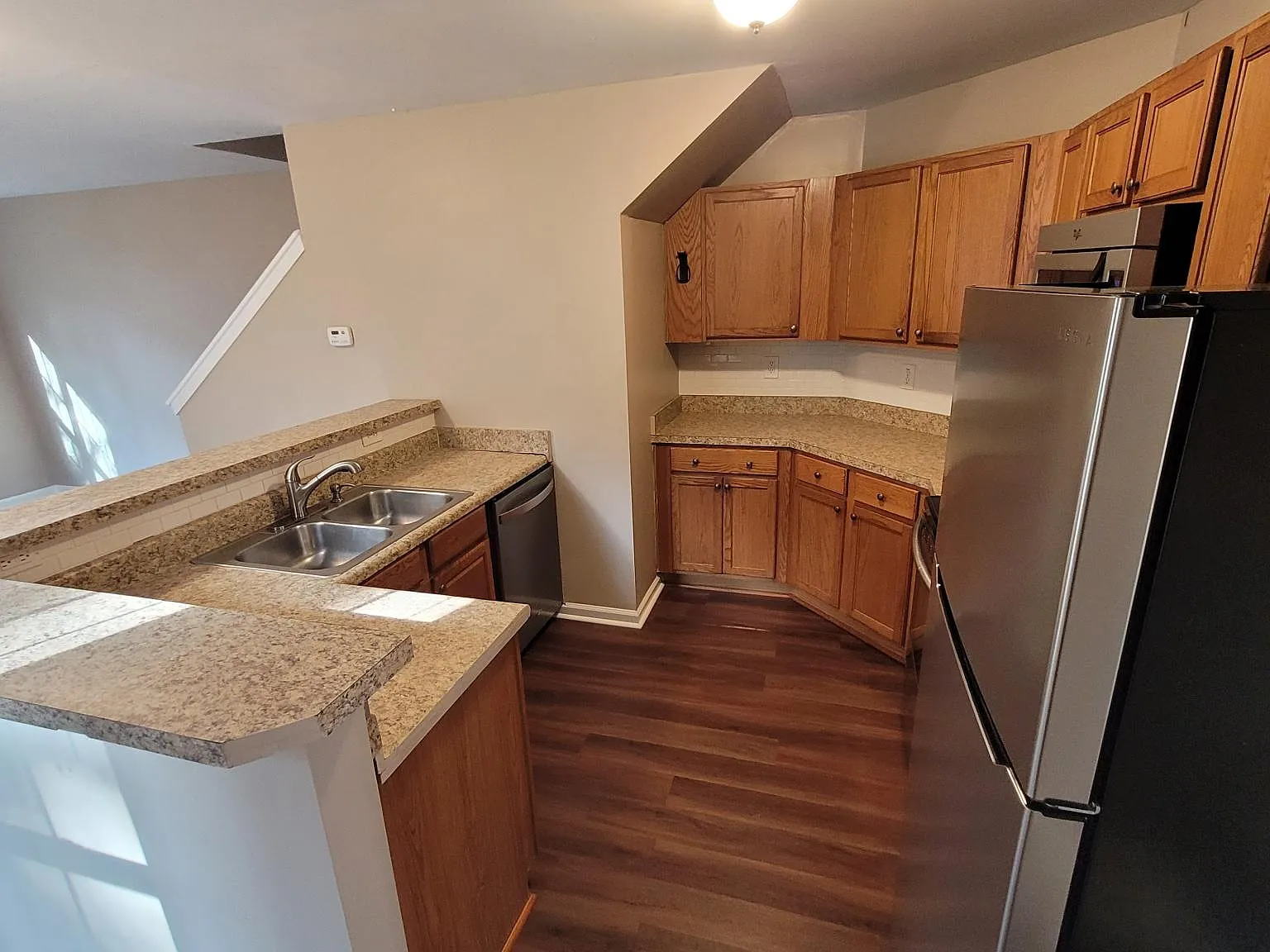 3 bed, 2.5 bath, 1375 sqft, $1,950 — Photo 4