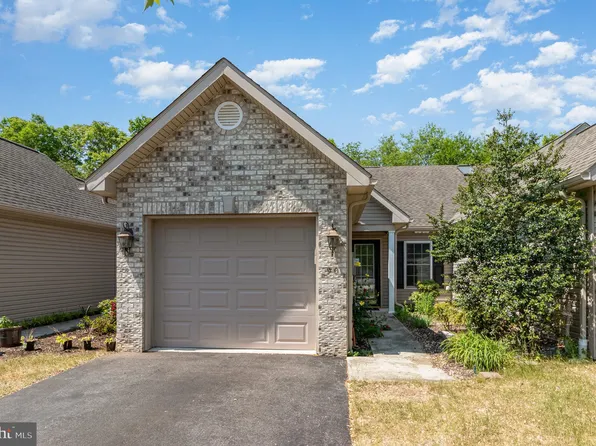 90 Keswick Dr, Mechanicsburg, PA 17050