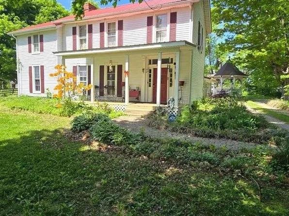 218 Mammoth Cave St, Cave City, KY 42127