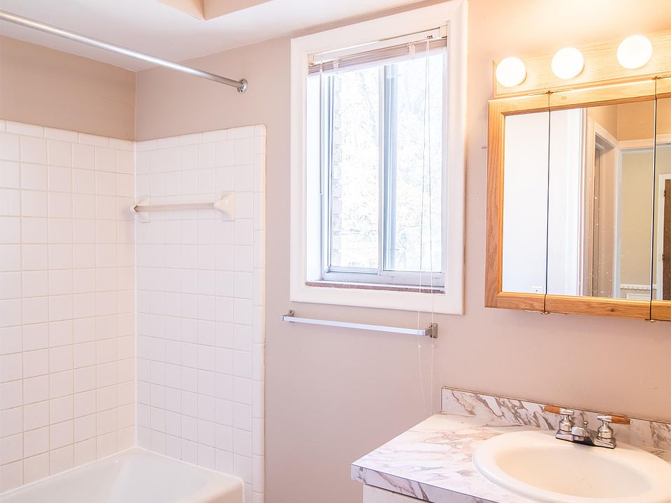2nd image of 2294 Main St APT 3
