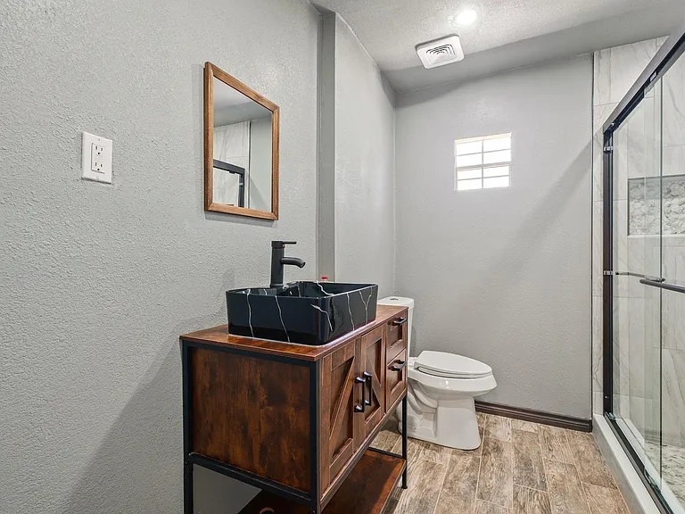 3209 Chestershire Dr — Photo 17