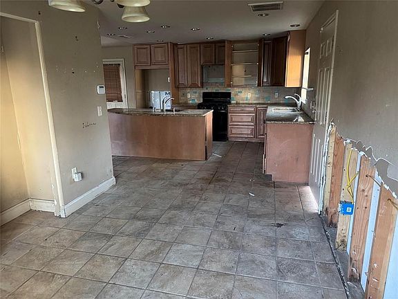 4th image of 540 NW 7th Ave