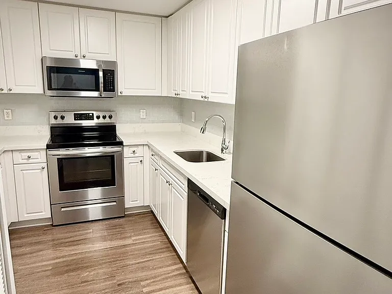 255 Evernia St #1011 — Photo 3
