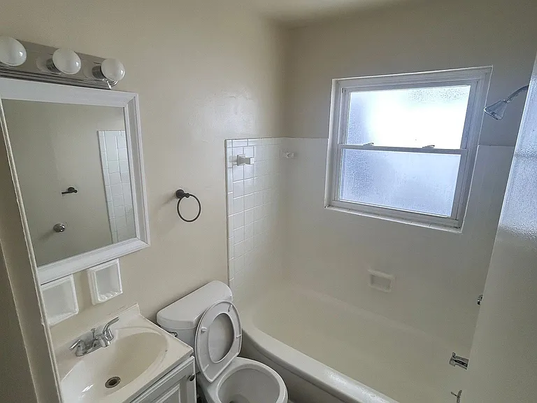 2616 Newport Ave #6 — Photo 4