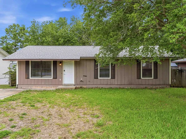 122 Green Dr, Mary Esther, FL 32569
