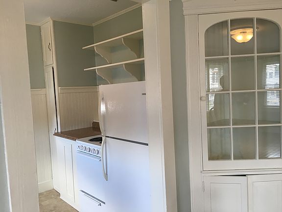 Newly remodeled 2 bedroom 1 bath upstairs apartment with private entrance in Dade City FL 2BR apartment Dade City 2 bedroom rental at 14144 10th Street Dade City with shared washer dryer upstairs apartment in Dade City Florida Cozy 2 bed 1 bath apartment