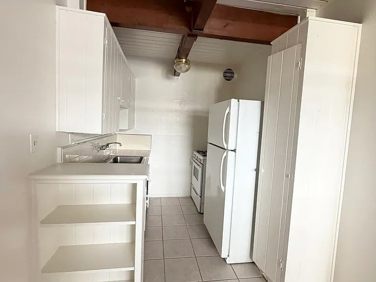 7032 Hawthorn Ave #4 — Photo 5