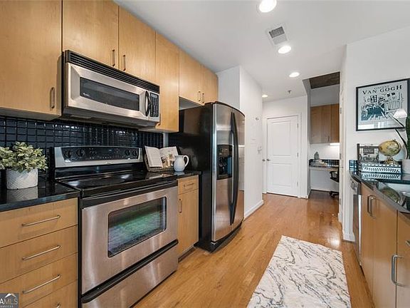 3rd image of 250 Pharr Rd #412