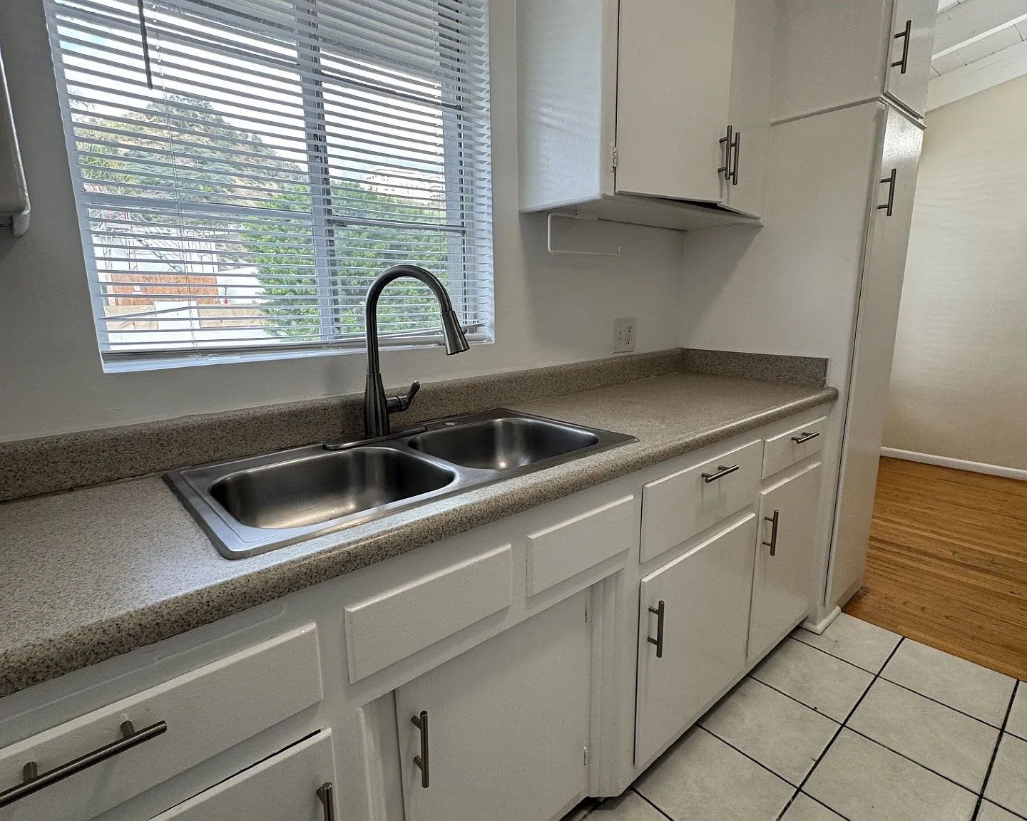 1 bed, 850 sqft, $2,300 — Photo 2