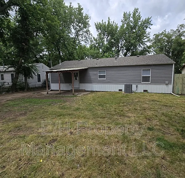 1121 E Luther St — Photo 26