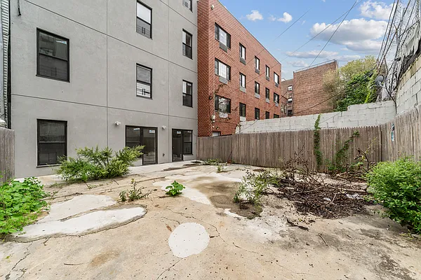 Rented by Blue Sky Management NY Inc | media 25