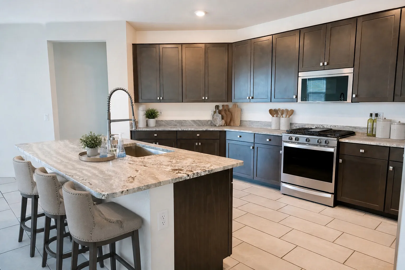 4 bed, 2124 sqft, $2,500 — Photo 3