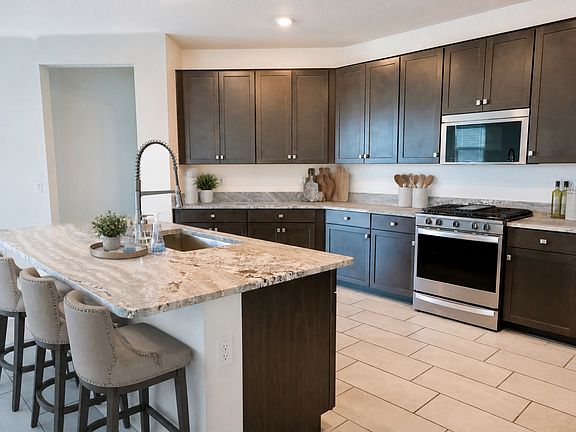 3rd image of 2548 W Grenadine Rd
