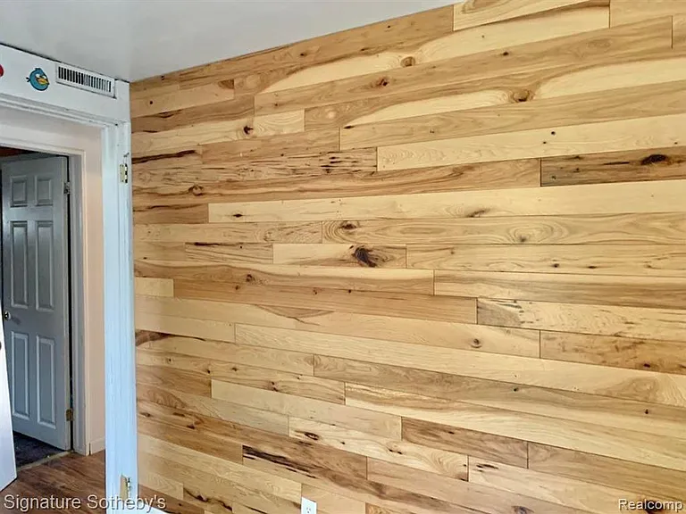 81 N Lynn Ave — Photo 6