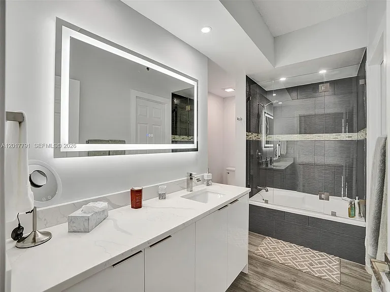 3245 NE 184th St #13305 — Photo 5