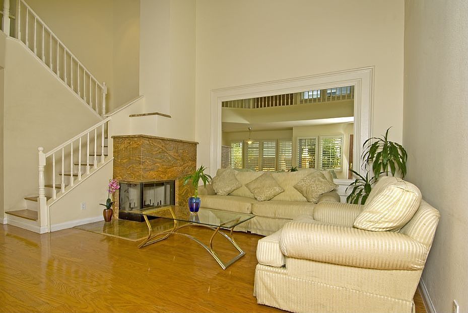 2nd image of 1082 Rocton Dr