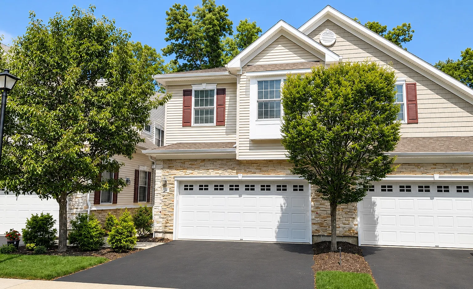 4 bed, 2600 sqft, $5,200 — Photo 1
