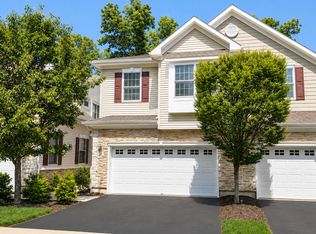 28 Camlet Ct, Roseland, NJ 07068