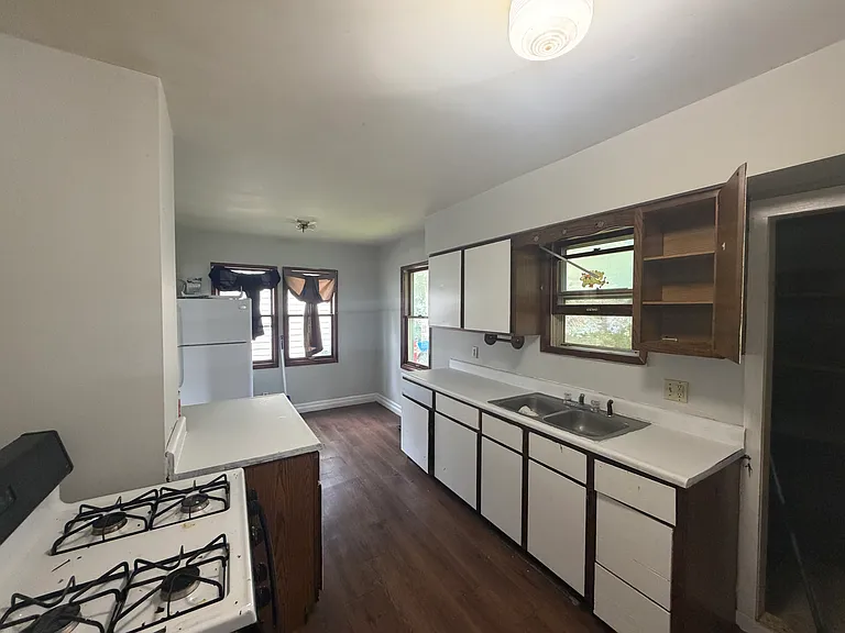 2718 Reynolds St — Photo 4