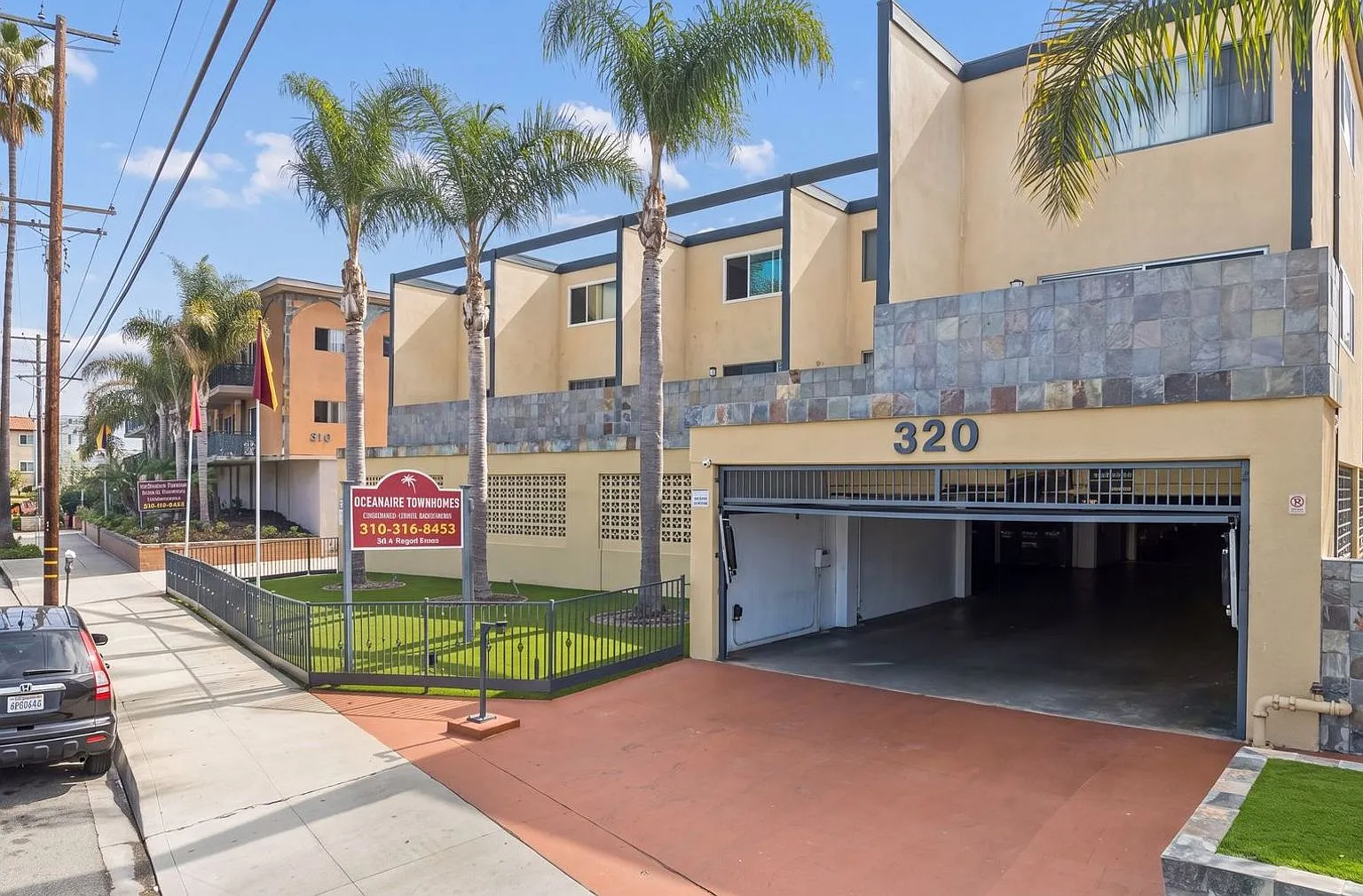 Oceanaire Townhomes — Photo 1