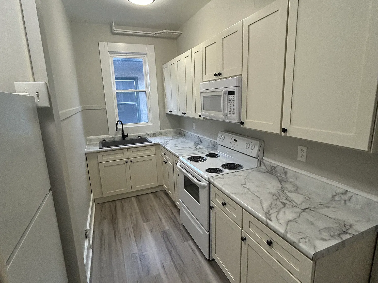3 bed, 1000 sqft, $1,500 — Photo 2