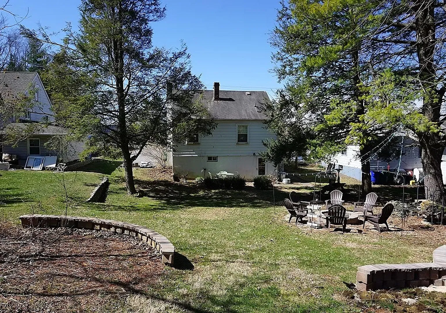 Three Level Home Near Campus — Photo 3