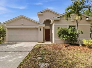 820 Parker Den Dr, Ruskin, FL 33570
