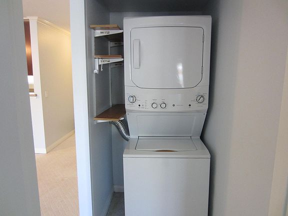 4th image of 5530 Owensmouth Ave APT 201