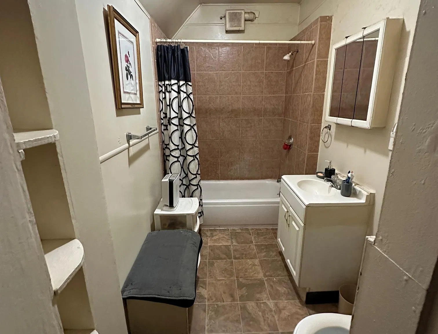 4 bed, 2321 sqft, $1,650 — Photo 1