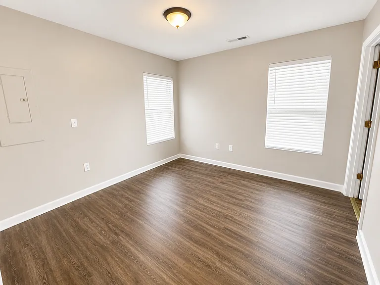 2324 Kentucky Ave — Photo 11