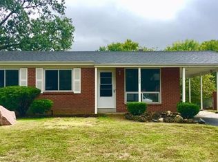 11720 Hollycrest Dr, Maryland Heights, MO 63043