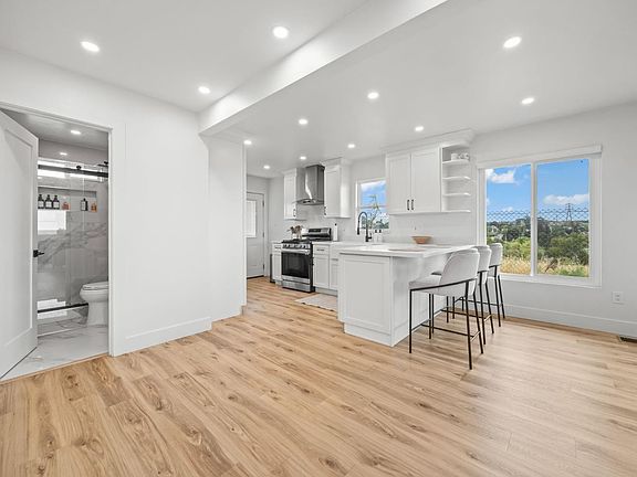 4th image of 136 Renida Street