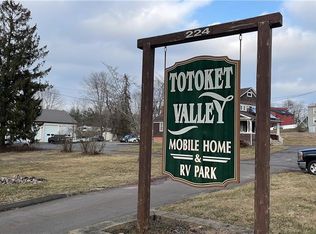 224 Foxon Rd TRAILER 8C, North Branford, CT 06471