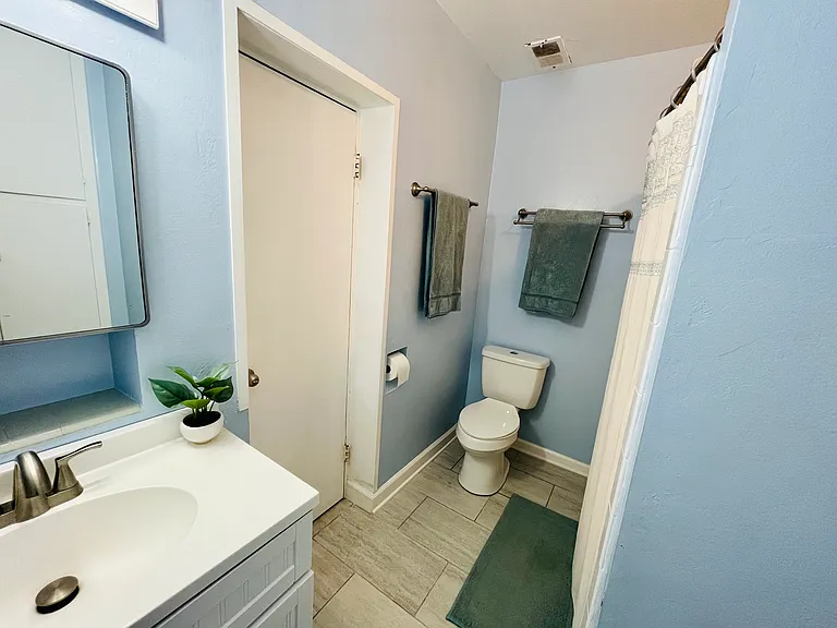 722 W 400 N — Photo 9