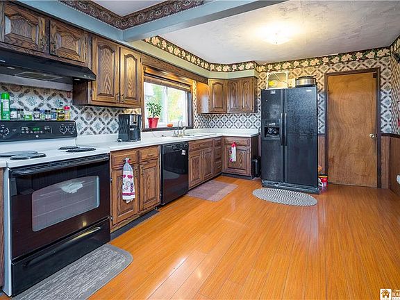 3rd image of 137 Linwood Ave